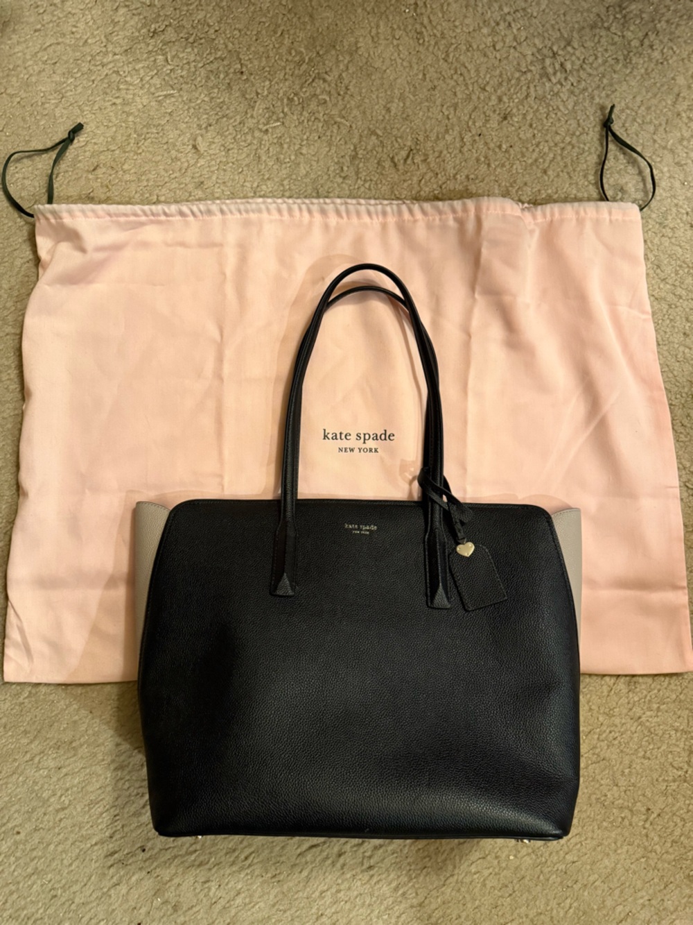 Elegant, Flawless kate spade Black Tote with Taupe Side Panels - Picture 4 of 6